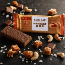 Keto Tyčinka – Slaný Karamel v Čokoládě 40g – Lifestyle 1 Keto Tyčinka – Slaný Karamel v Čokoládě 40g